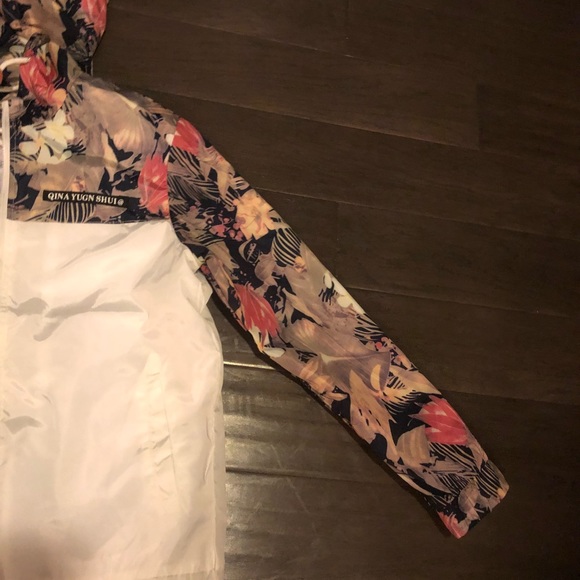 Stylish windbreaker jacket - Picture 2 of 3